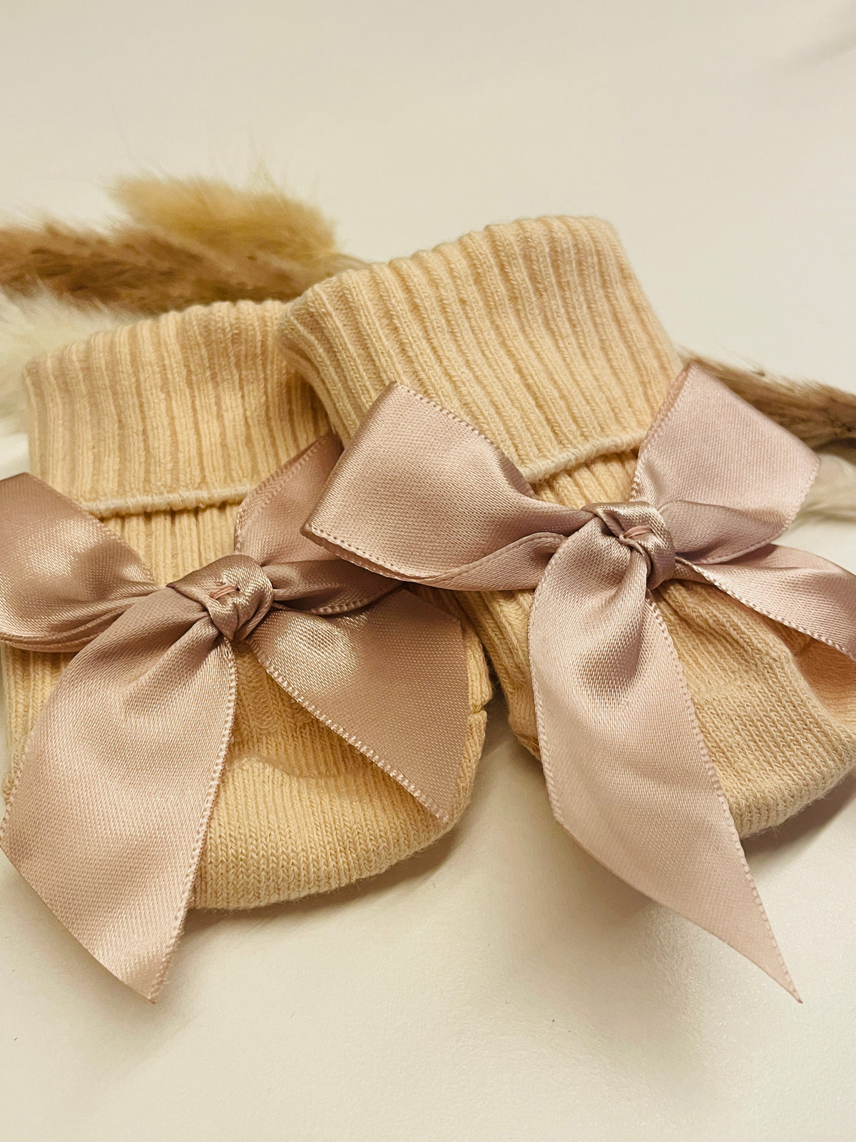 Söckchen beige mit Schleife für Babys