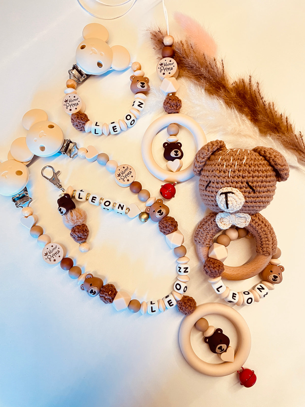 Schnullerkette, Kinderwagenkette, Greifring Babyschalenanhänger Bär beige braun, personalisiert