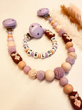 Schnullerkette und Kinderwagenkette Otter in beige-flieder, personalisiert mit Namen