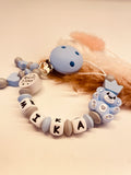 Schnullerkette kleiner Prinz mit Teddy blau grau mit Anhänger