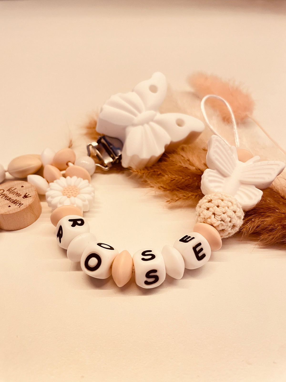 Schnullerkette kleine Prinzessin Schmetterling weiß beige mit Anhänger