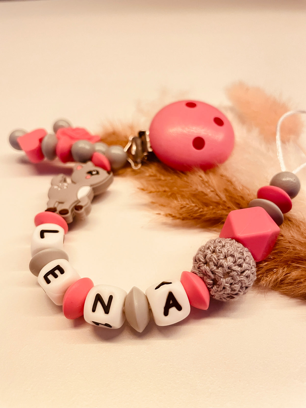 Schnullerkette Reh pink grau mit Anhänger