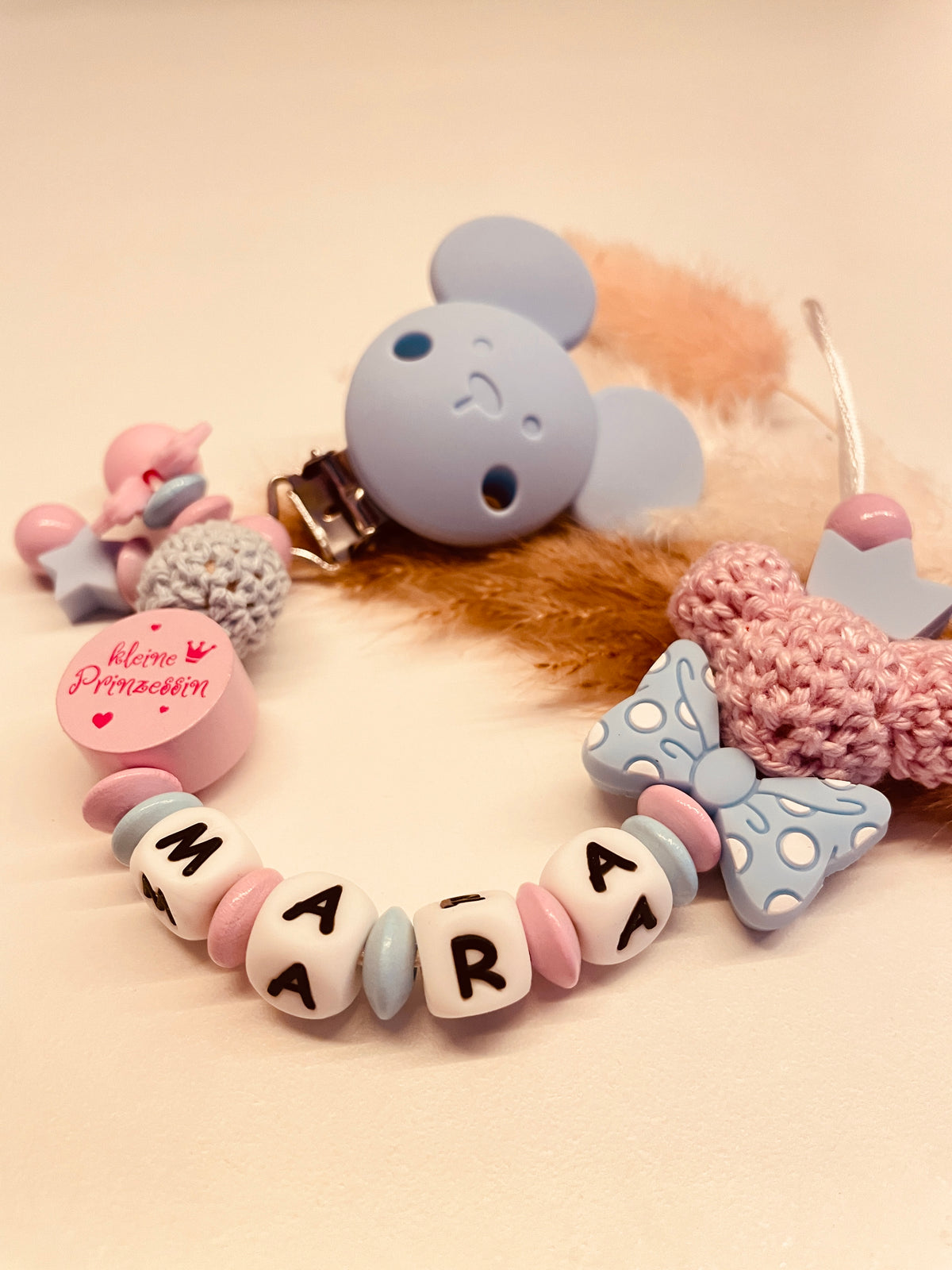 Schnullerkette kleine Prinzessin mit Häkelmaus rosa blau mit Anhänger