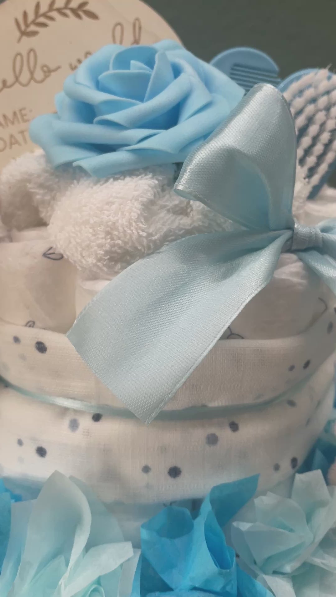Windeltorte Monster blau mit Schnuffeltuch und Stoffrassel